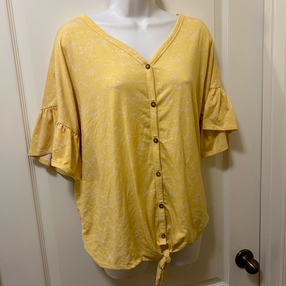 🛍️3/$12 A Glow Maturity nursing top - Picture 2 of 4